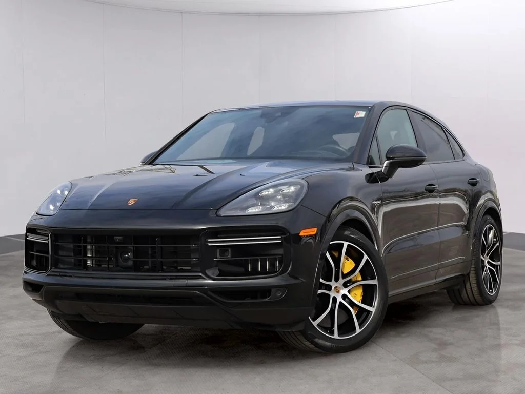 2023 Porsche Cayenne Turbo S E-Hybrid's photo