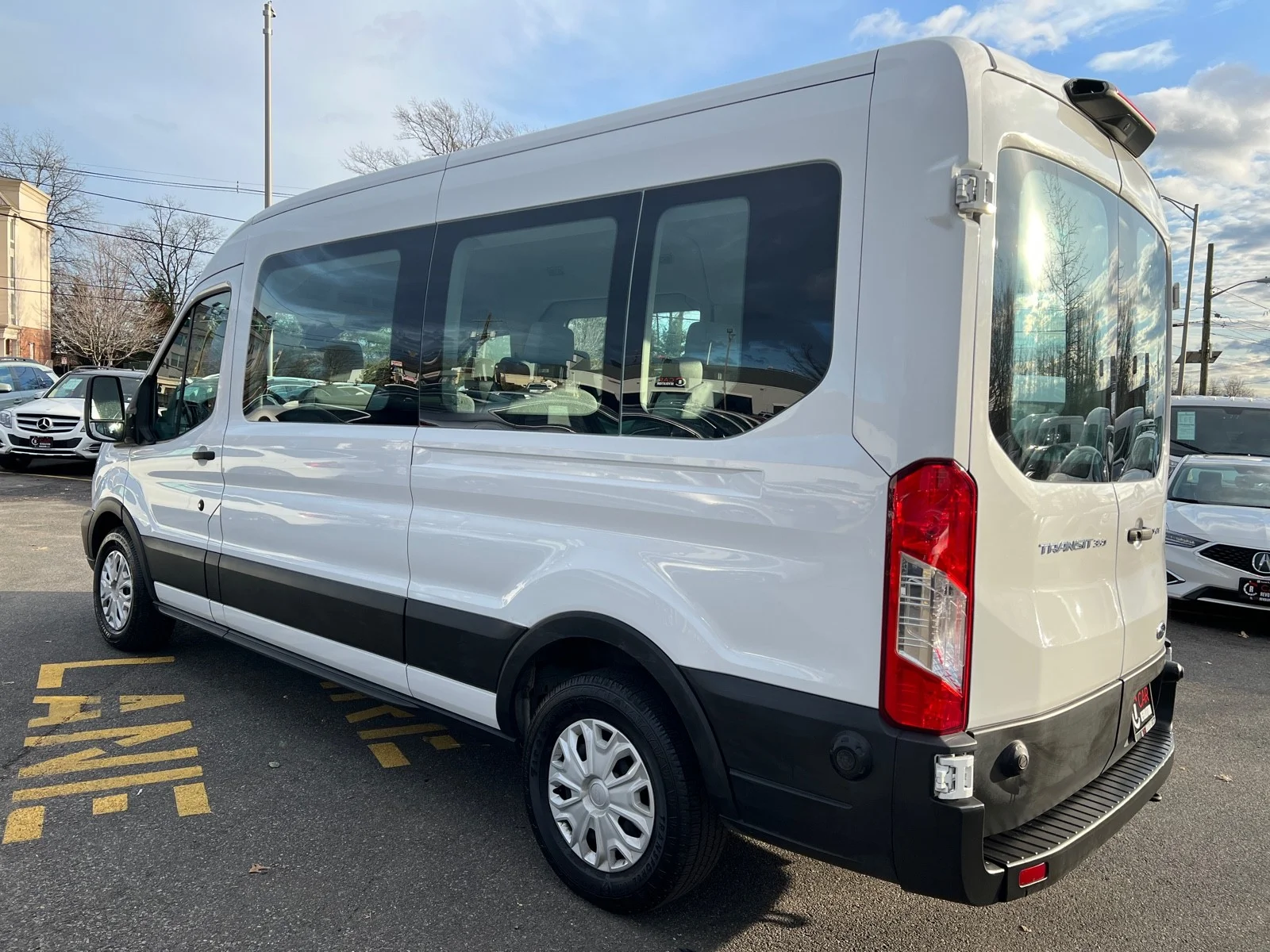 Used 2019 Oxford White Ford XLT T-350 148