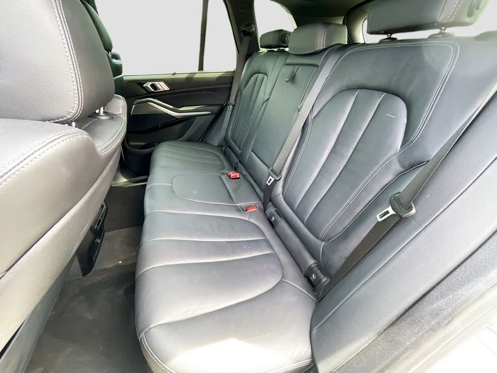 Used 2022 White BMW xDrive40i image 26