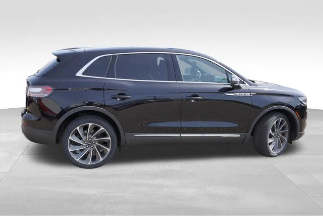 Used 2022 Black Lincoln Reserve image 4