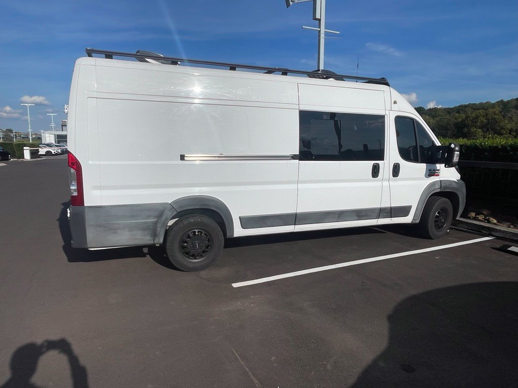 Used 2018 White Ram High Roof image 2