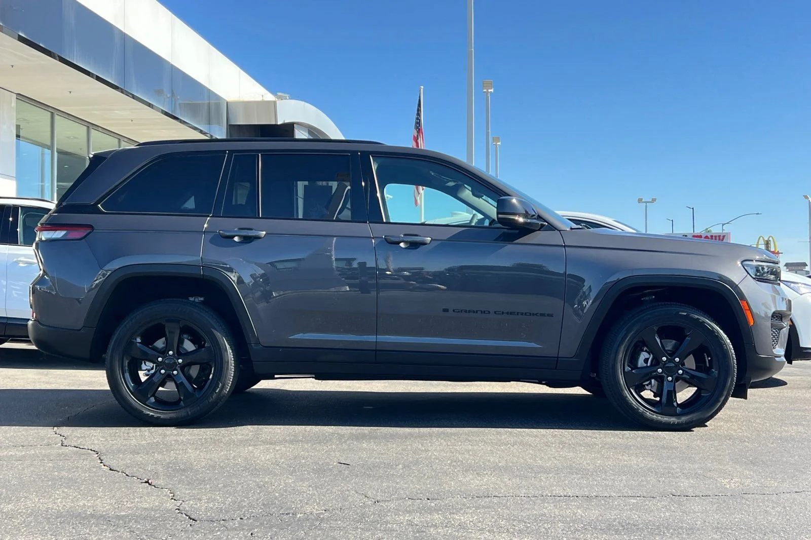 Used 2023 Gray Jeep Altitude 4x4 image 3