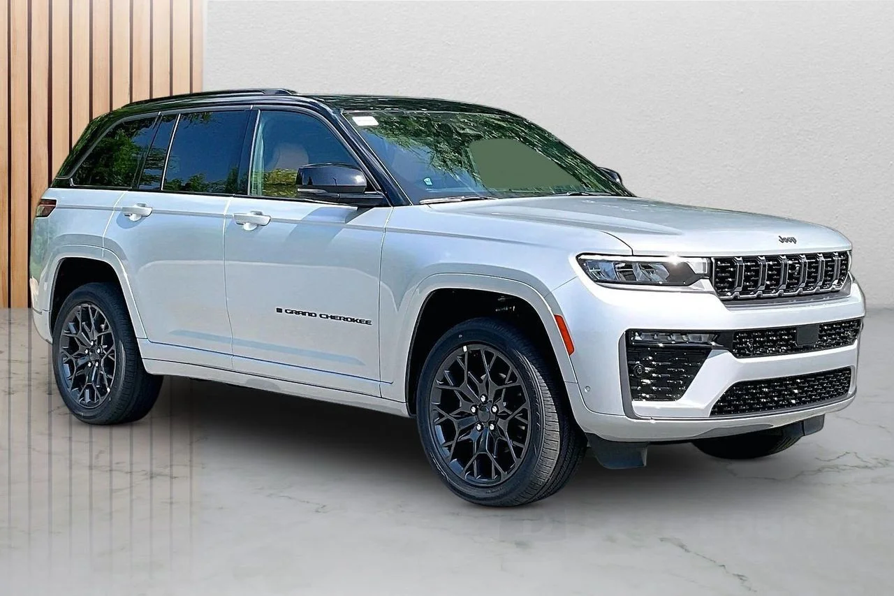 New 2026 Silver Zynith Exterior Paint Jeep Summit image 2