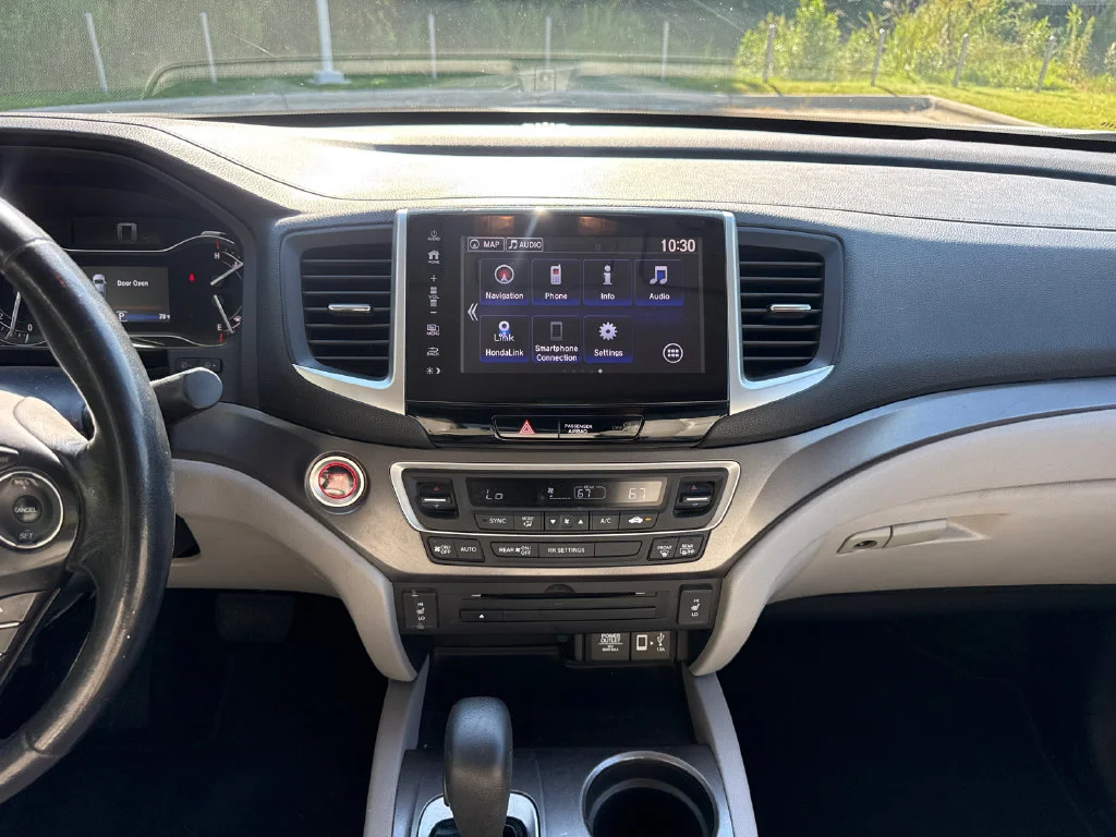 Used 2018 Lunar Silver Metallic Honda RTL-T image 18