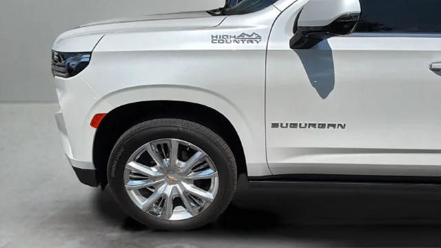 Used 2024 Iridescent Pearl Tricoat Chevrolet High Country image 40