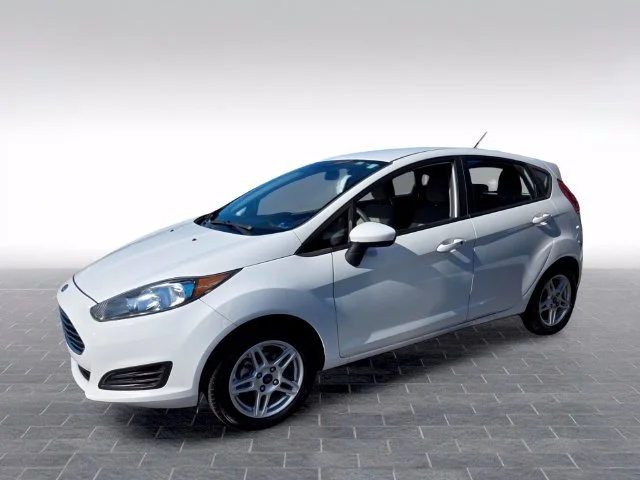 Used 2018 White Ford SE image 3