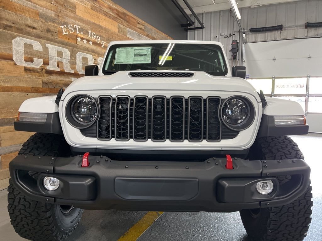 New 2026 Bright White Clear-Coat Exterior Paint Jeep Rubicon X image 7
