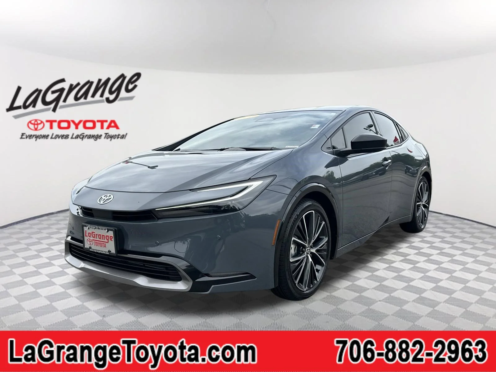 2024 Toyota Prius XLE FWD's photo