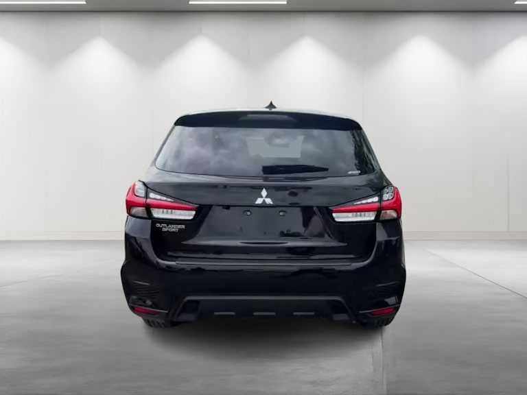 New 2027 Labrador Black Pearl Mitsubishi ES image 4