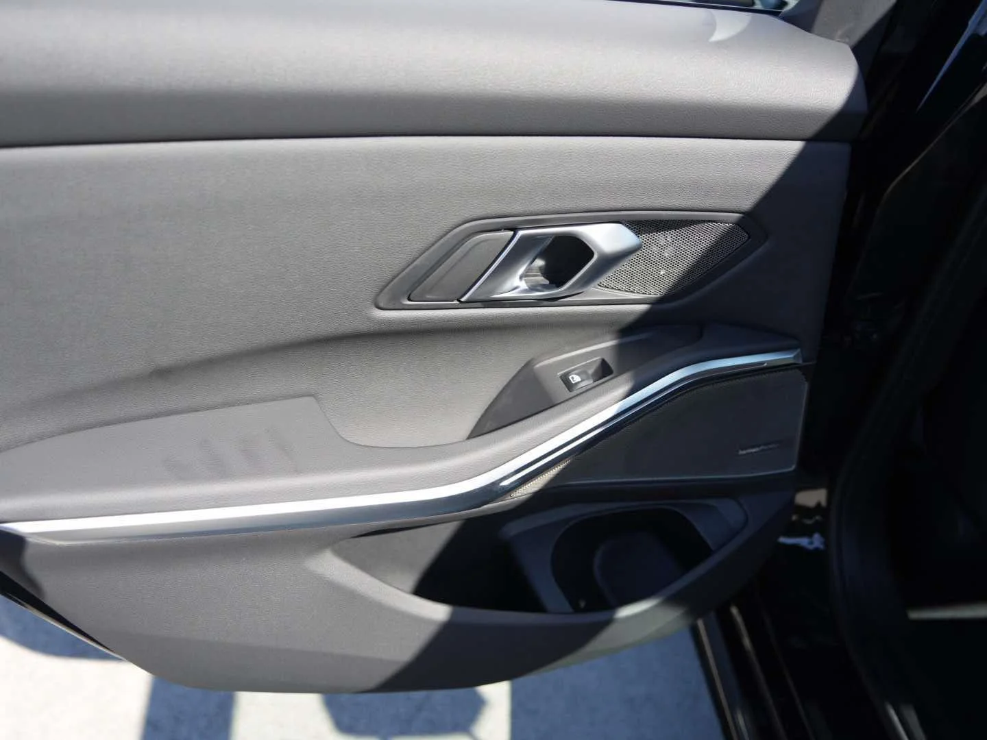 New 2026 Black Sapphire Metallic BMW 330i image 9