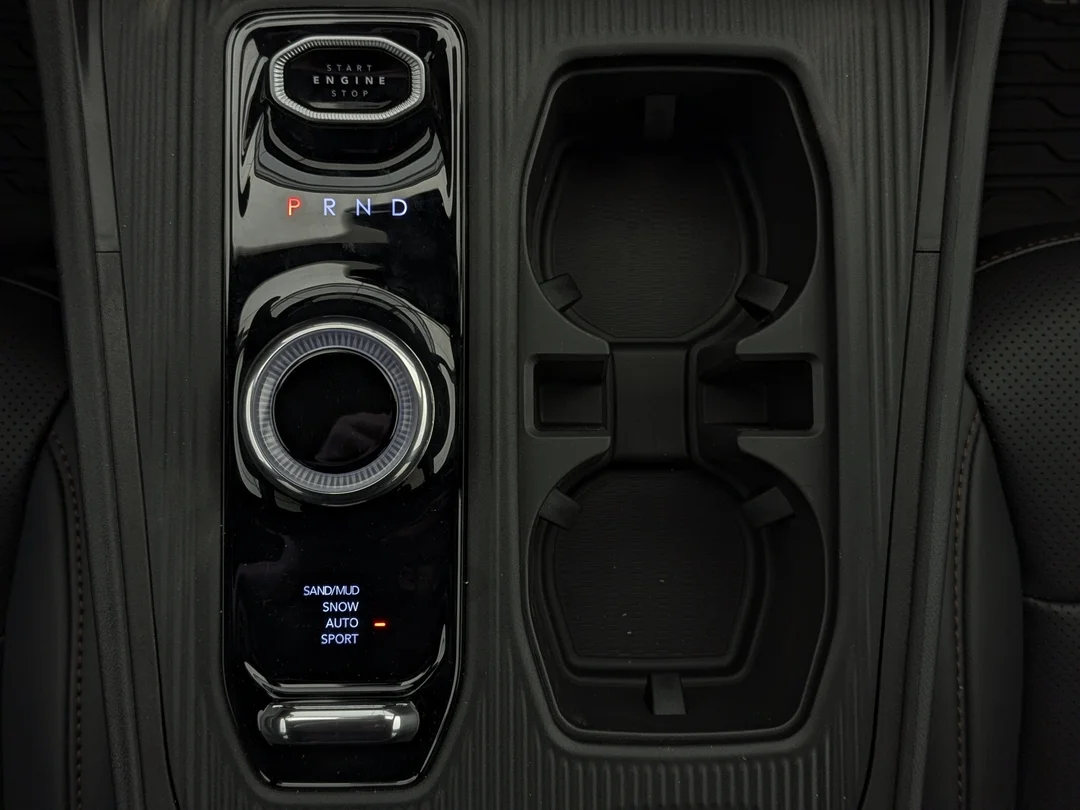New 2026 Grey Jeep Limited - - 4x4 - Hybrid - Preferred Package 23G - Pano Sunroof & More! image 20