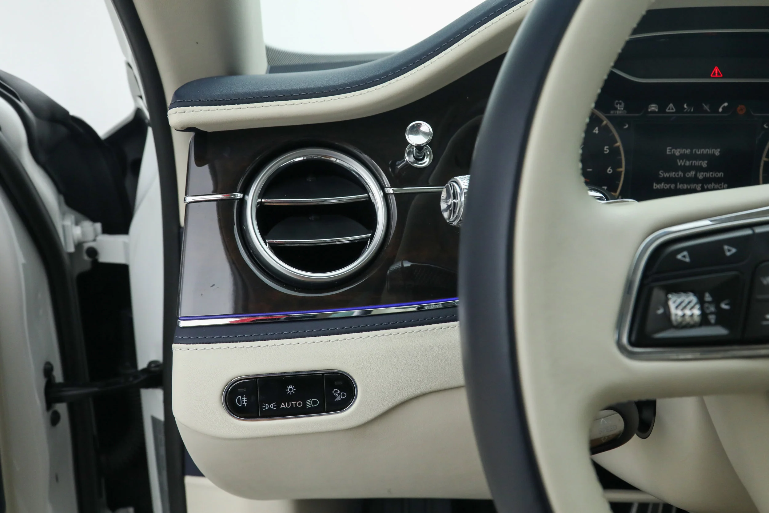 Used 2022 White Bentley  image 29
