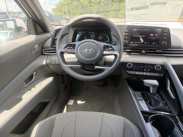 New 2026 White Hyundai Blue image 20