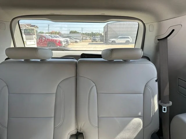 Used 2023 White GMC SLT image 26