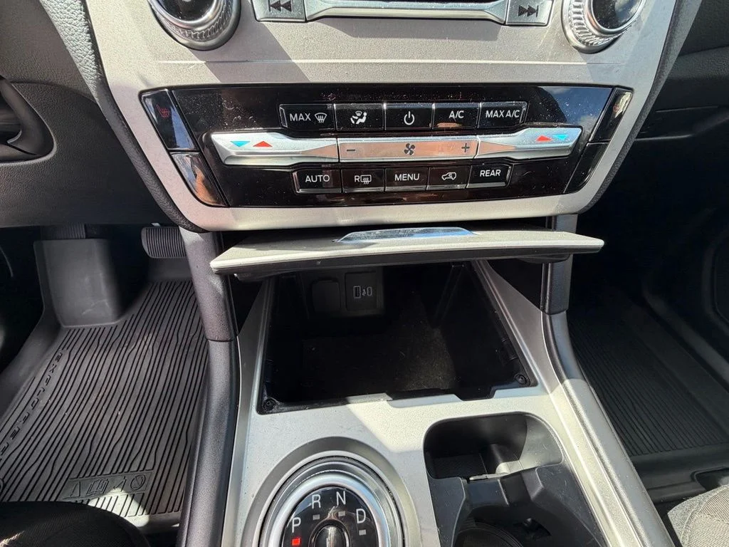 Used 2023 Black Ford XLT image 25