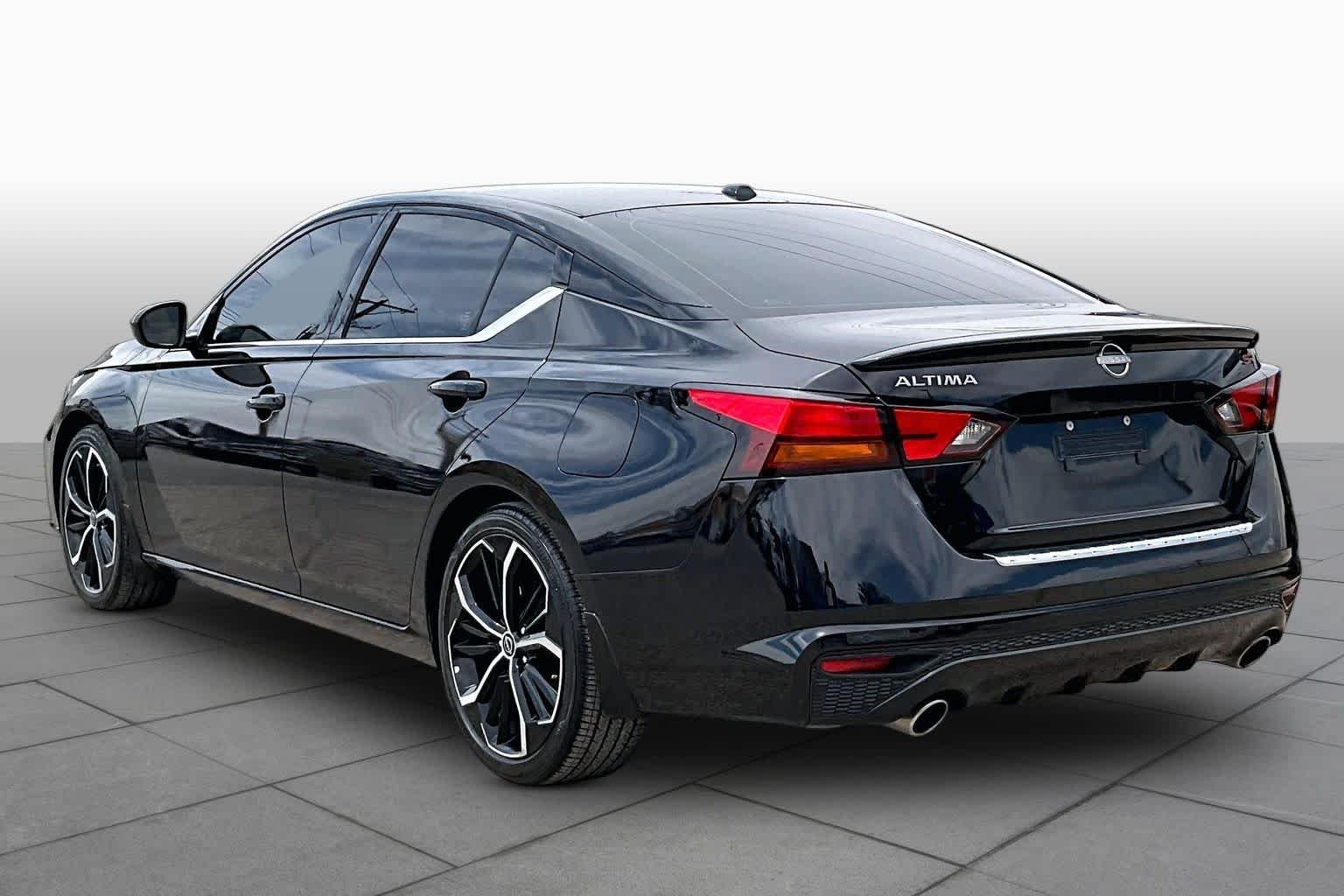 Used 2023 Black Nissan 2.5 SR image 12