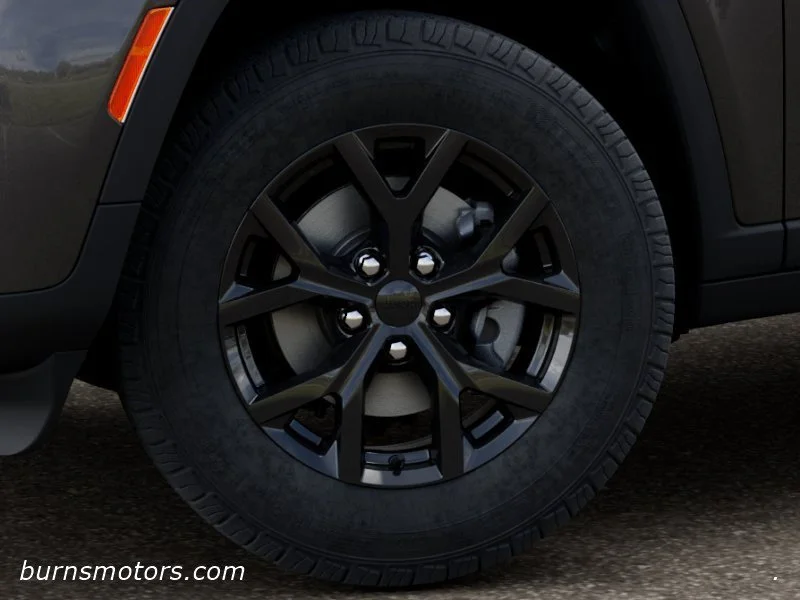 New 2026 Baltic Gray Metallic Clear-Coat Exterior Paint Jeep Laredo Altitude image 8