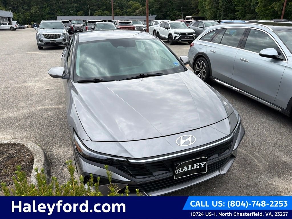 Used 2024 Silver Hyundai SEL image 1