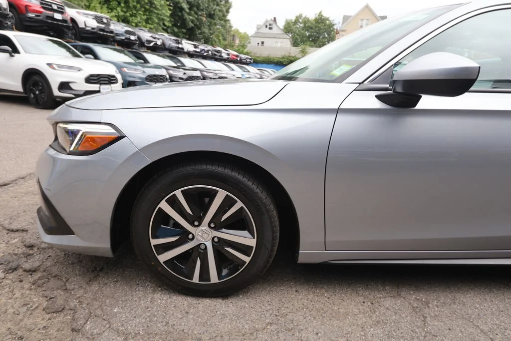 Certified Used 2024 Lunar Silver Metallic Honda LX image 8
