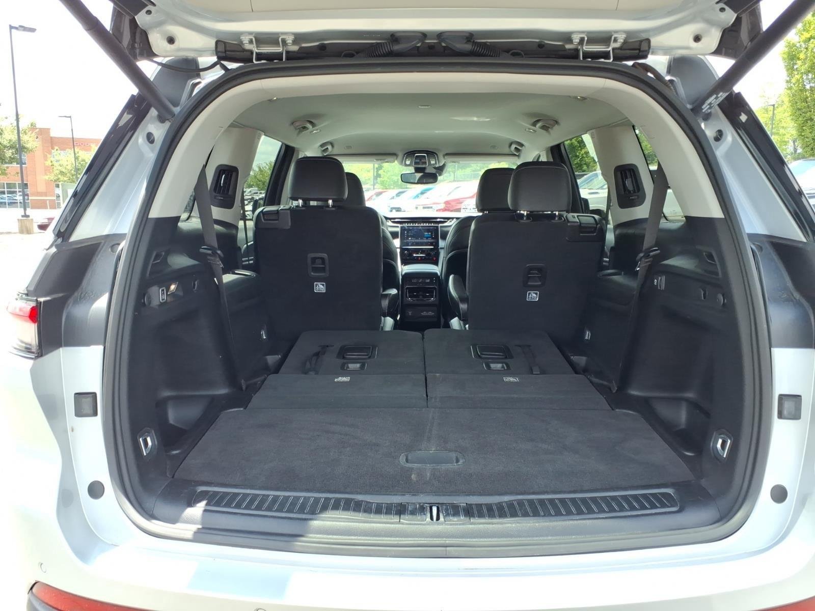 Used 2023 Silver Zynith Jeep Limited image 18