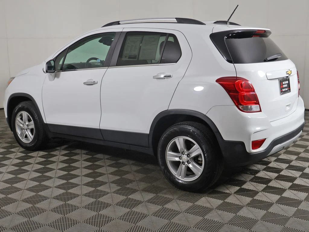 Used 2020 White Chevrolet LT image 10
