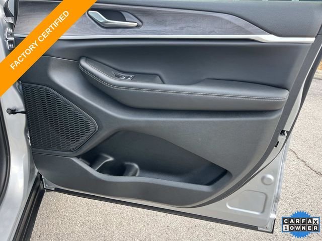 Used 2025 Silver Jeep Limited image 23