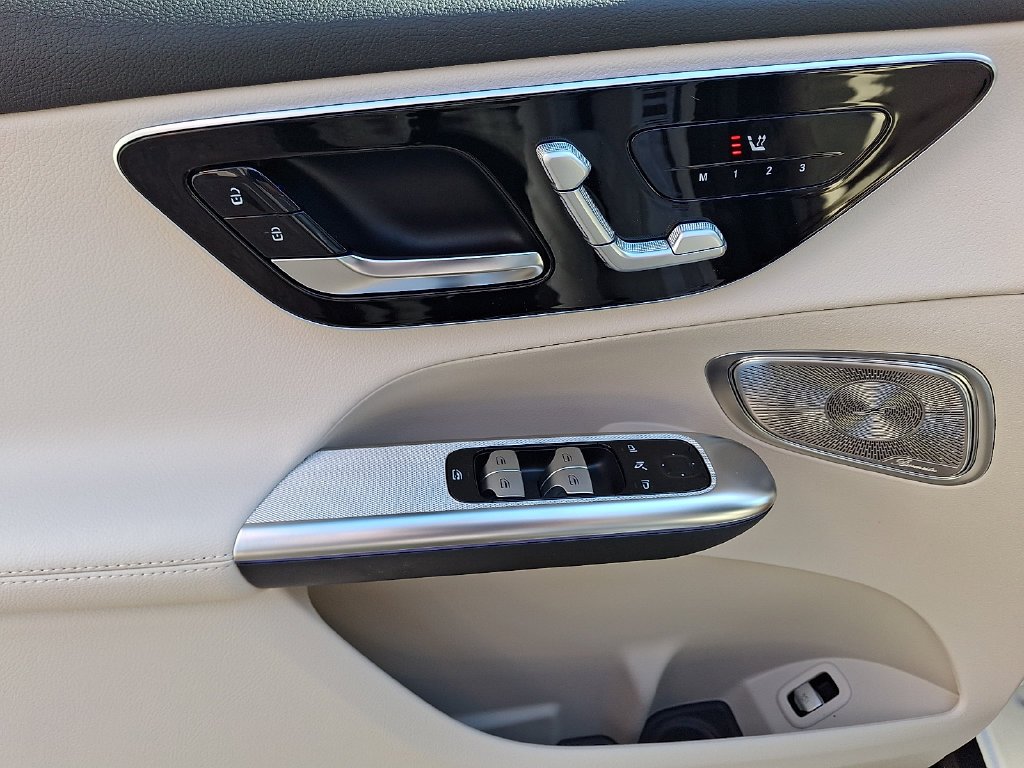 New 2027 Polar White Mercedes-Benz GLC 300 image 12