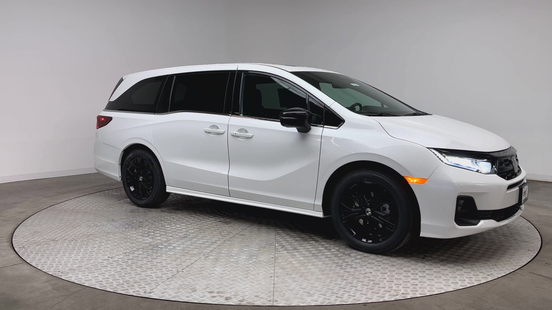 Used 2026 Platinum White Pearl Honda Sport-L image 2