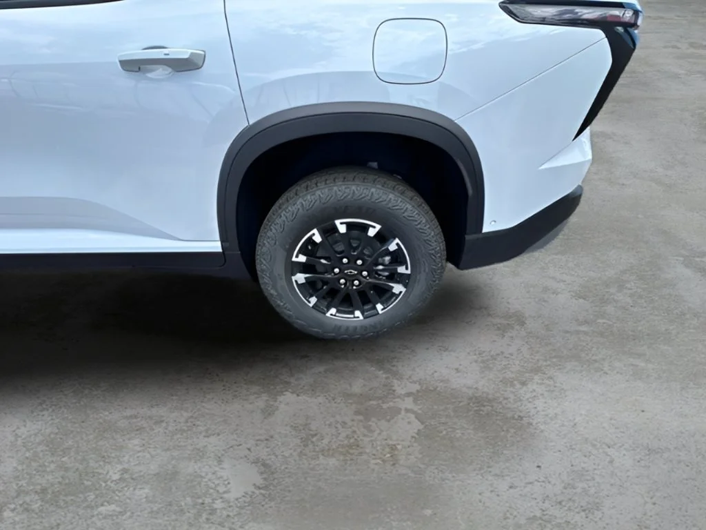 New 2026 Polar White Tricoat Chevrolet Z71 image 39