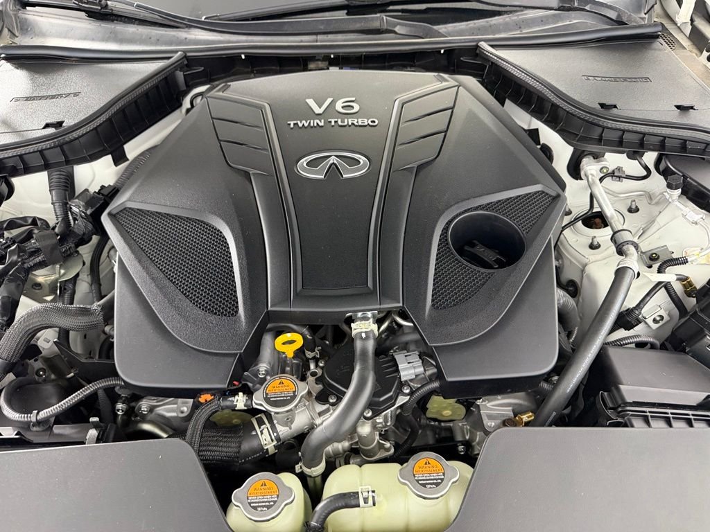 Used 2023 White INFINITI LUXE image 34
