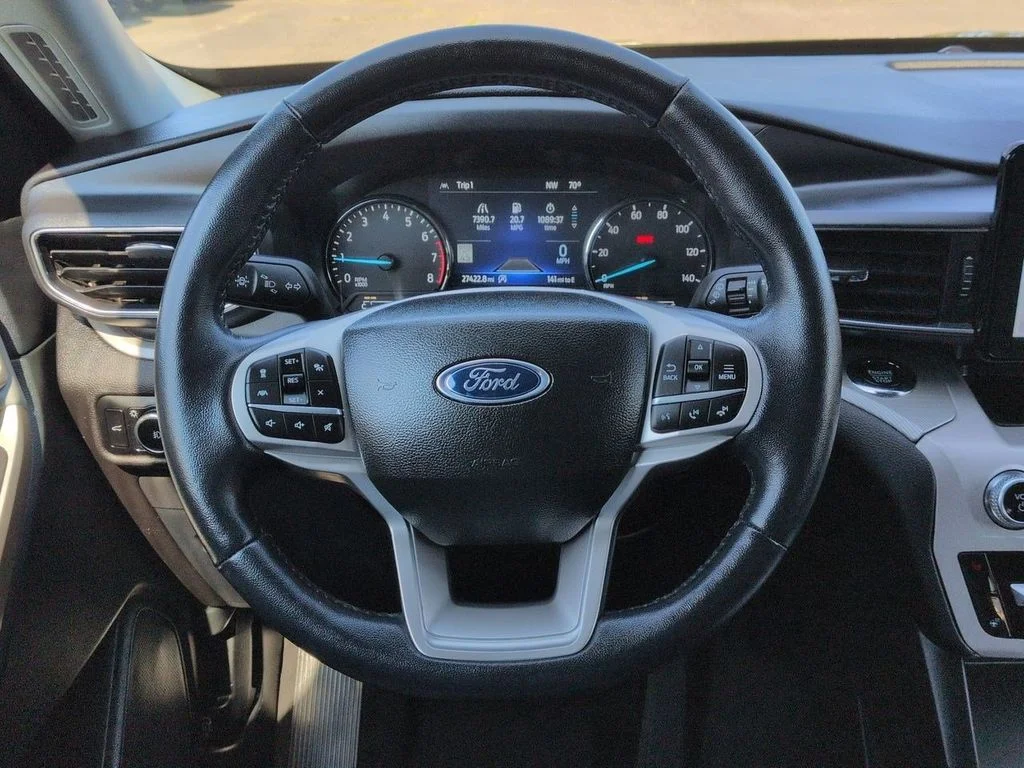 Used 2023 Gray Metallic Ford XLT image 13