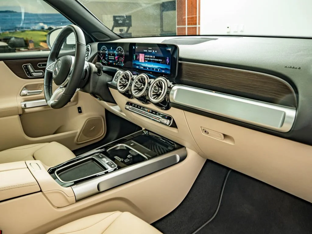 Used 2026 Polar White Mercedes-Benz GLB 250 image 38