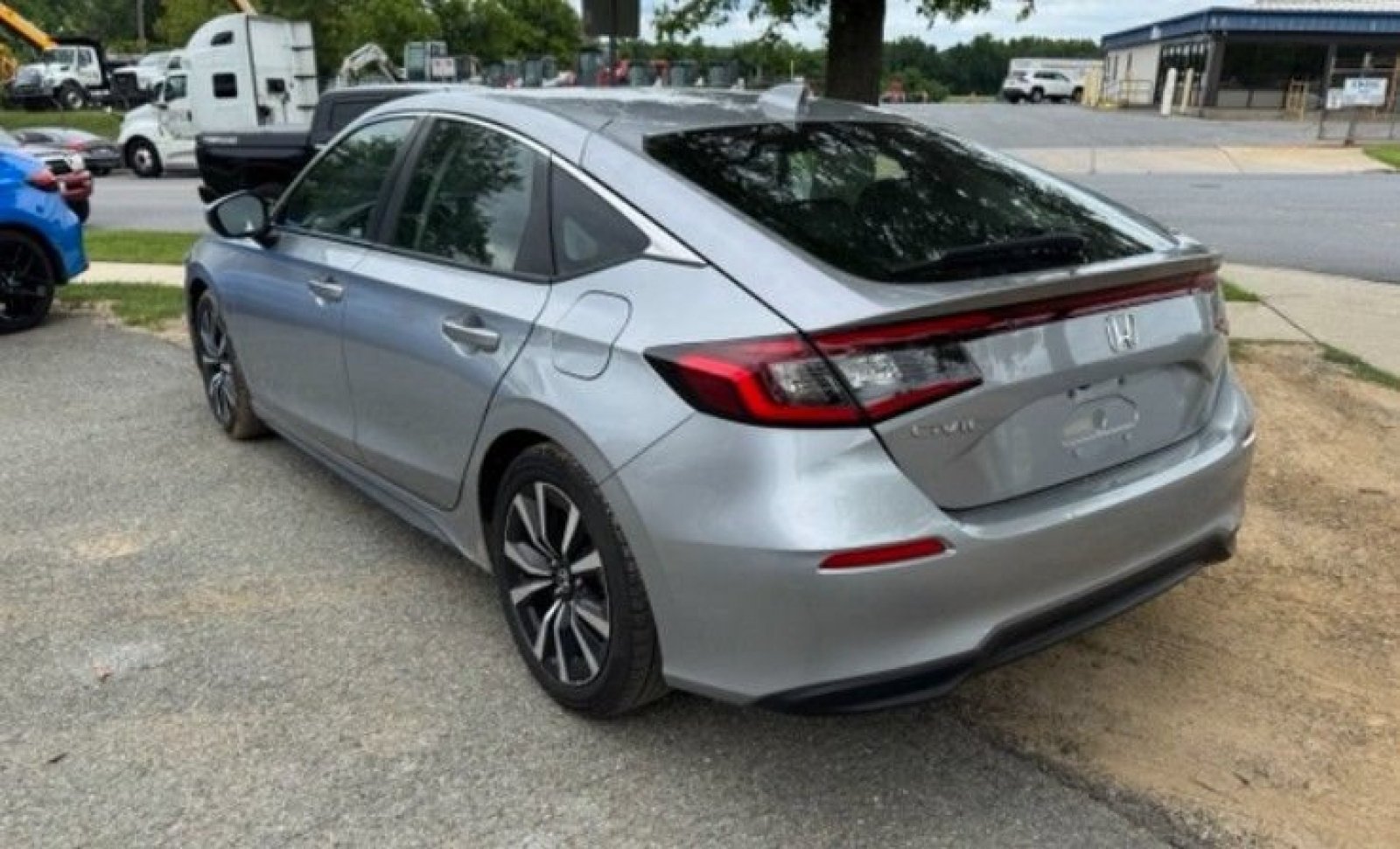 2024 Honda Civic Hatchback EX-L - Photo 23