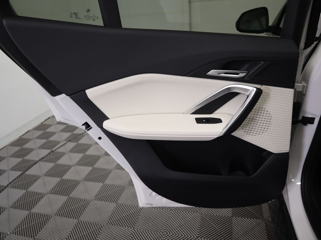 Used 2026 Alpine White BMW xDrive28i image 28