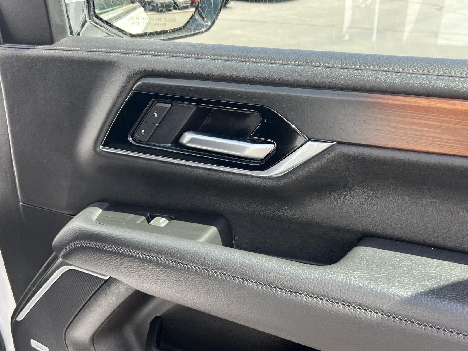 2025 GMC Yukon Denali - Photo 25