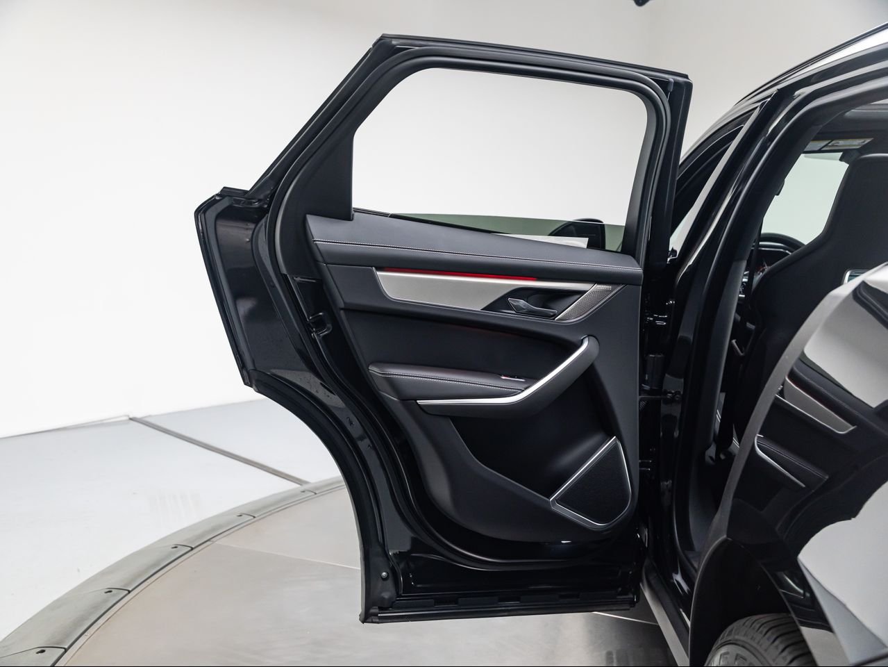 2026 Jaguar F-Pace R-Dynamic S - Photo 25