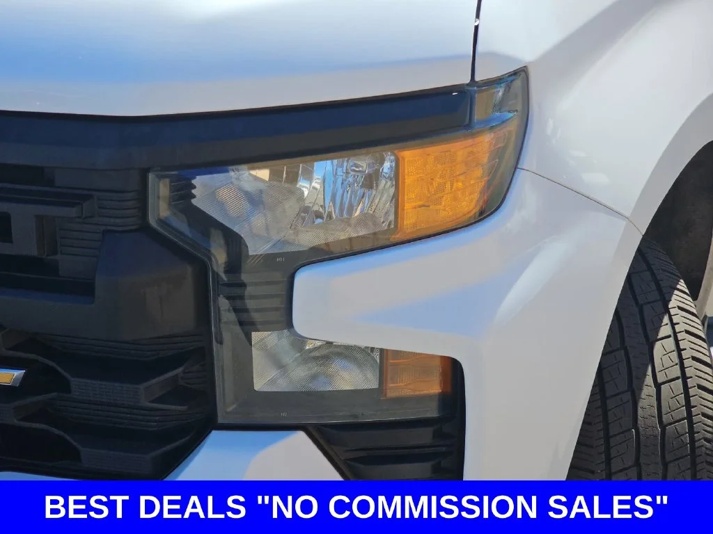 Used 2024 White Chevrolet Custom image 32
