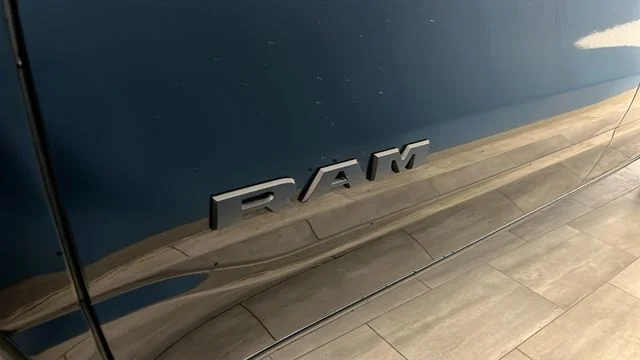 New 2026 Diamond Black Crystal Pearl-Coat Exterior Paint RAM Big Horn/Lone Star image 41