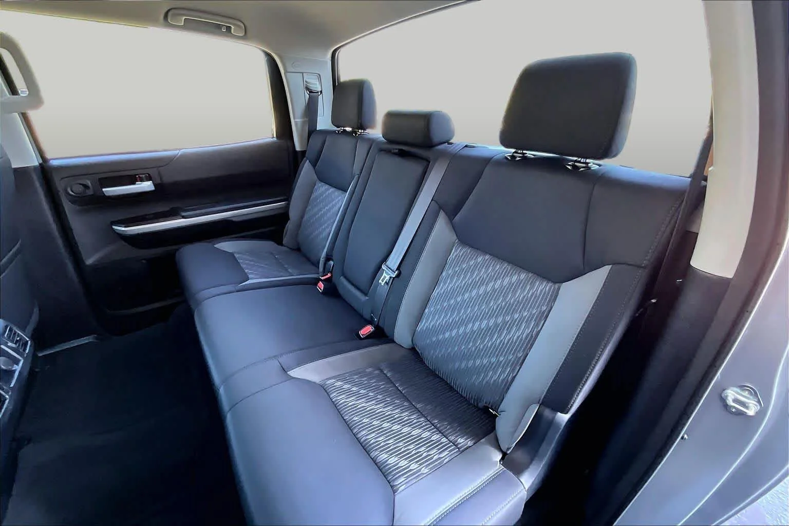 Used 2018 Cement Toyota SR5 image 22