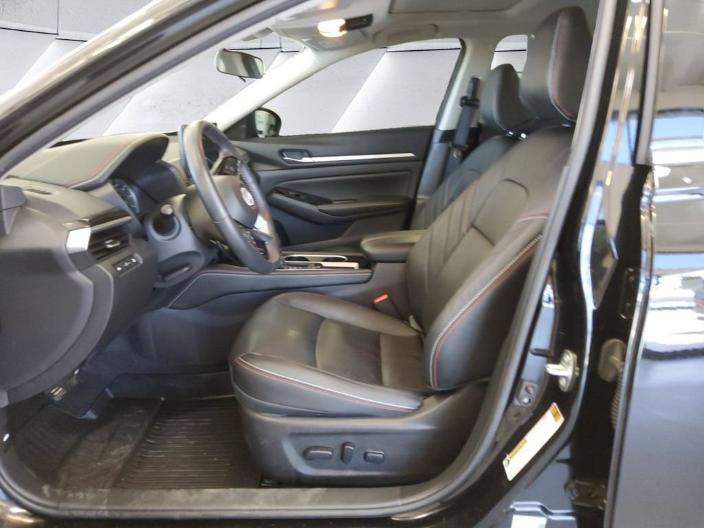 Used 2024 Black Nissan 2.5 SR image 7