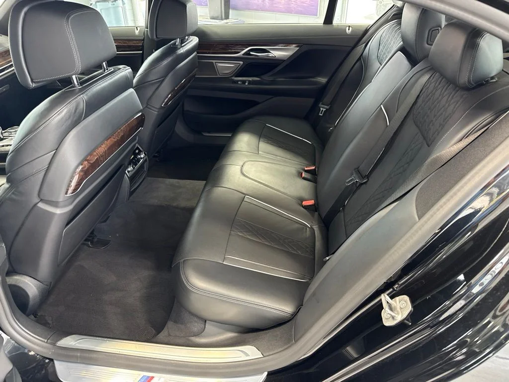 Used 2022 Black BMW 750i xDrive image 14