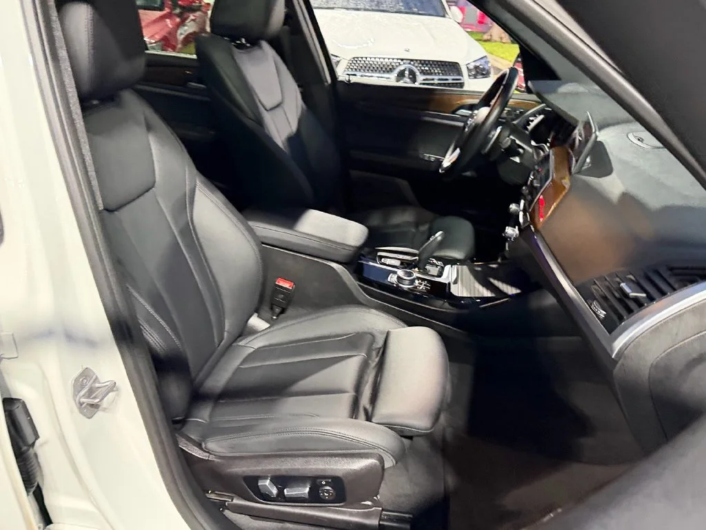 Used 2021 White BMW xDrive30i image 19