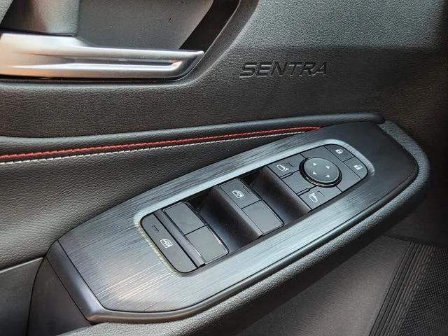 New 2026 Atlantic Gray Metallic / Super Black Two-tone Nissan SR image 21