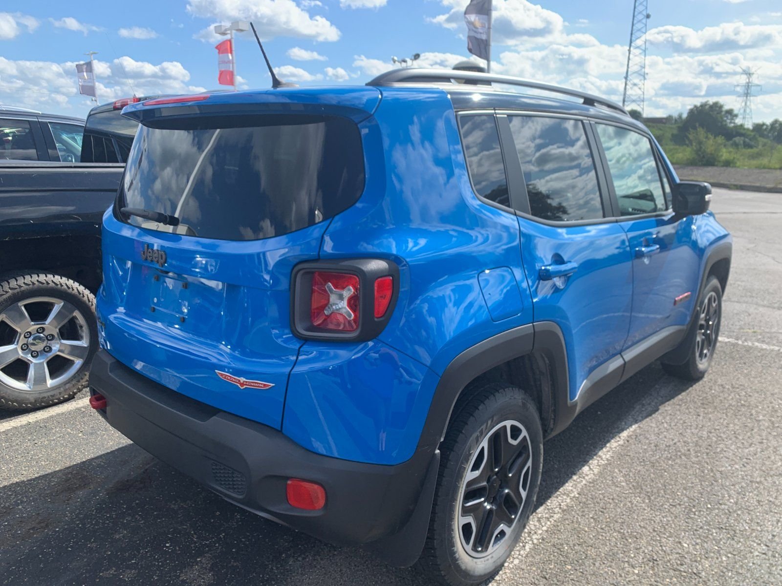 Used 2015 Blue Jeep Trailhawk image 3