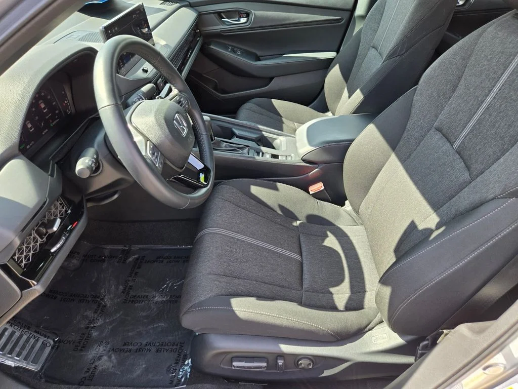 Used 2025  Honda Sport image 10