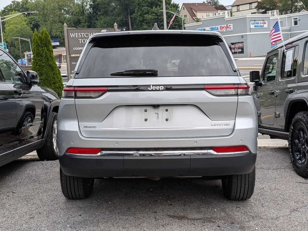 Used 2023 Silver Jeep Limited image 6