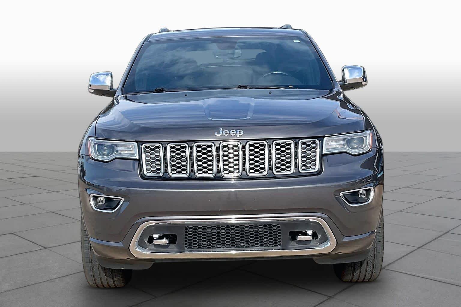 Used 2020 Granite Crystal Metallic Clearcoat Jeep Overland image 3
