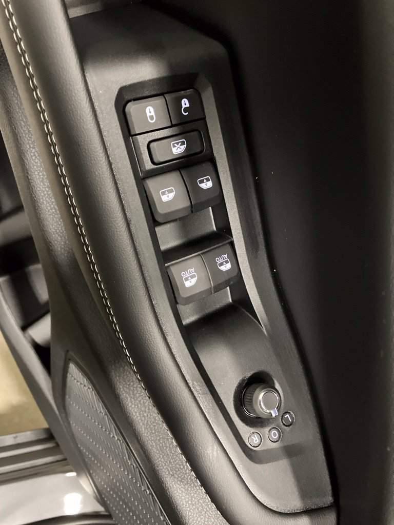 New 2026 Baltic Gray Metallic Clear-Coat Exterior Paint Jeep Laredo Altitude image 13