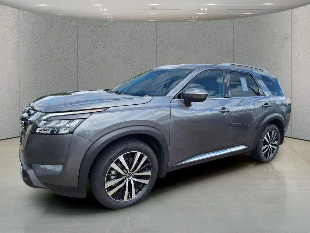 2025 Nissan Pathfinder Platinum 2WD's photo