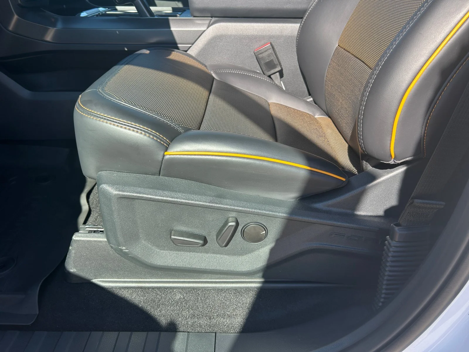 New 2026 Oxford White Ford Tremor image 15